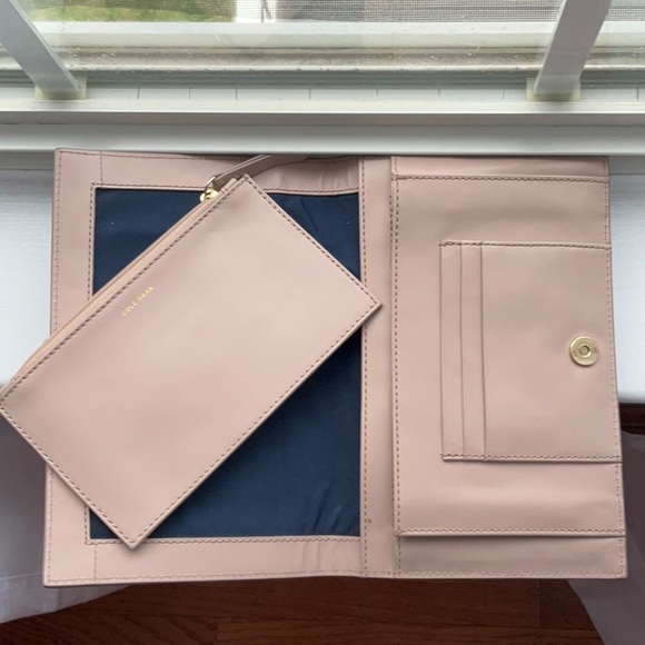 Cole Haan leather clutch with detachable insert - Picture 6 of 6